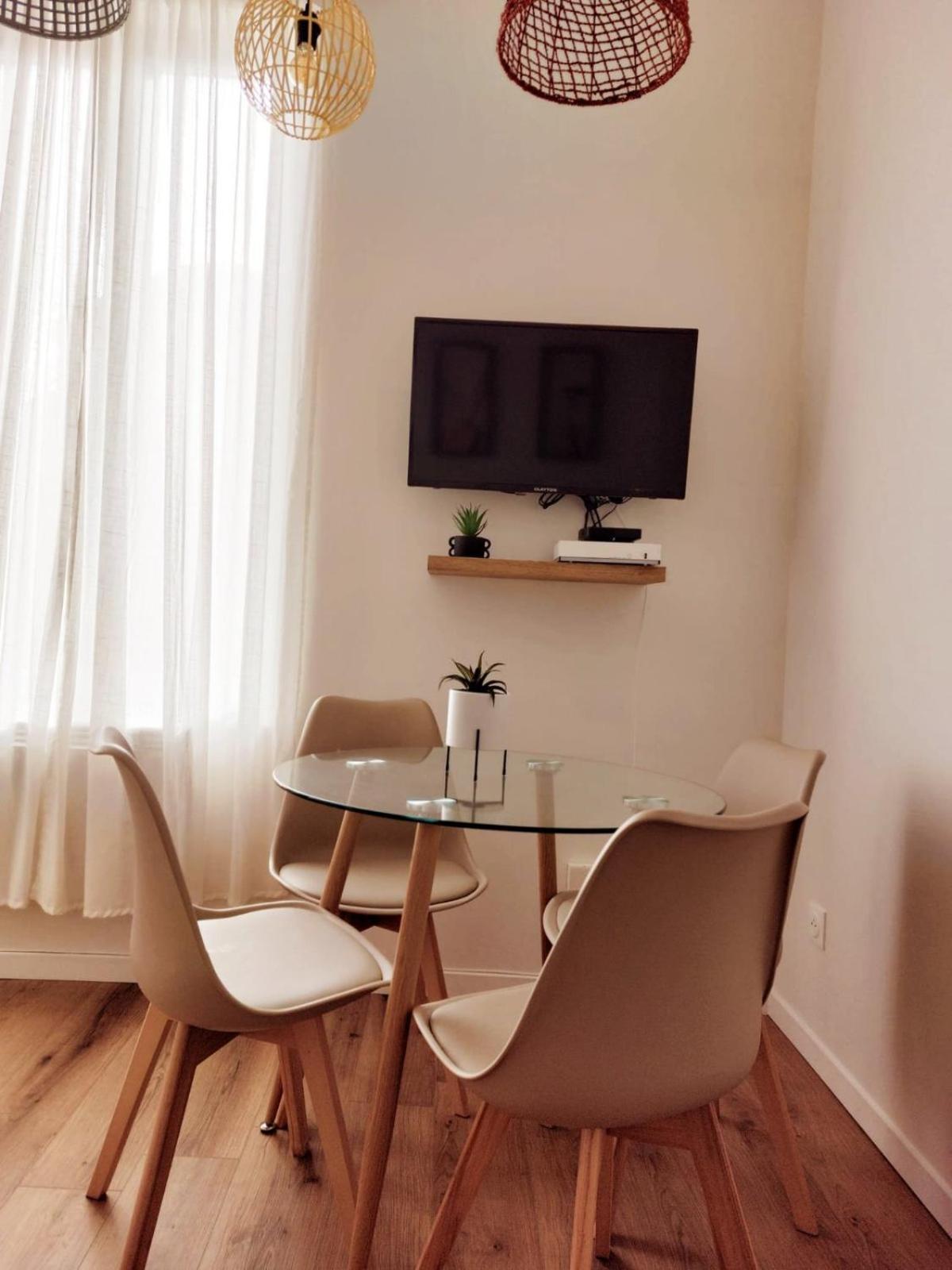 Charme, Originalite, -1 Minute Metro Apartment เมซง-อัลฟอร์ ภายนอก รูปภาพ
